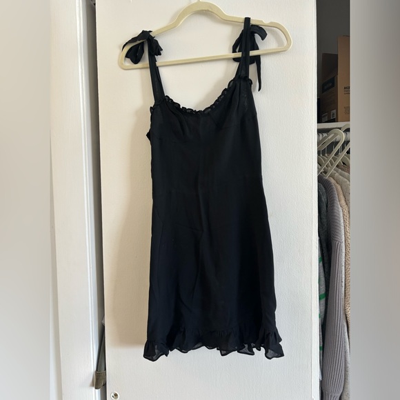 Reformation Christine Dress - Picture 5 of 8